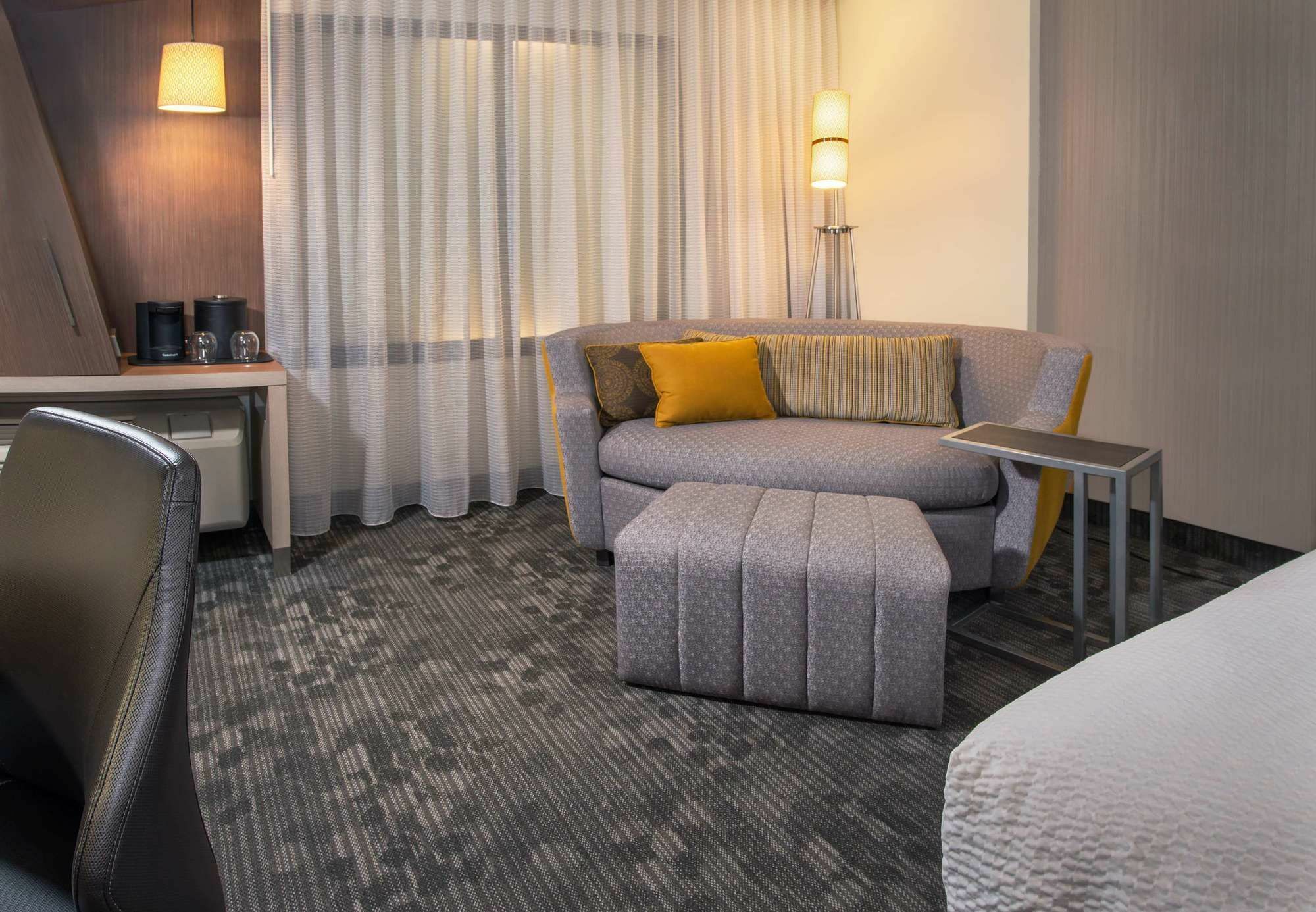 Courtyard Largo Medical Center Drive Hotel Екстериор снимка